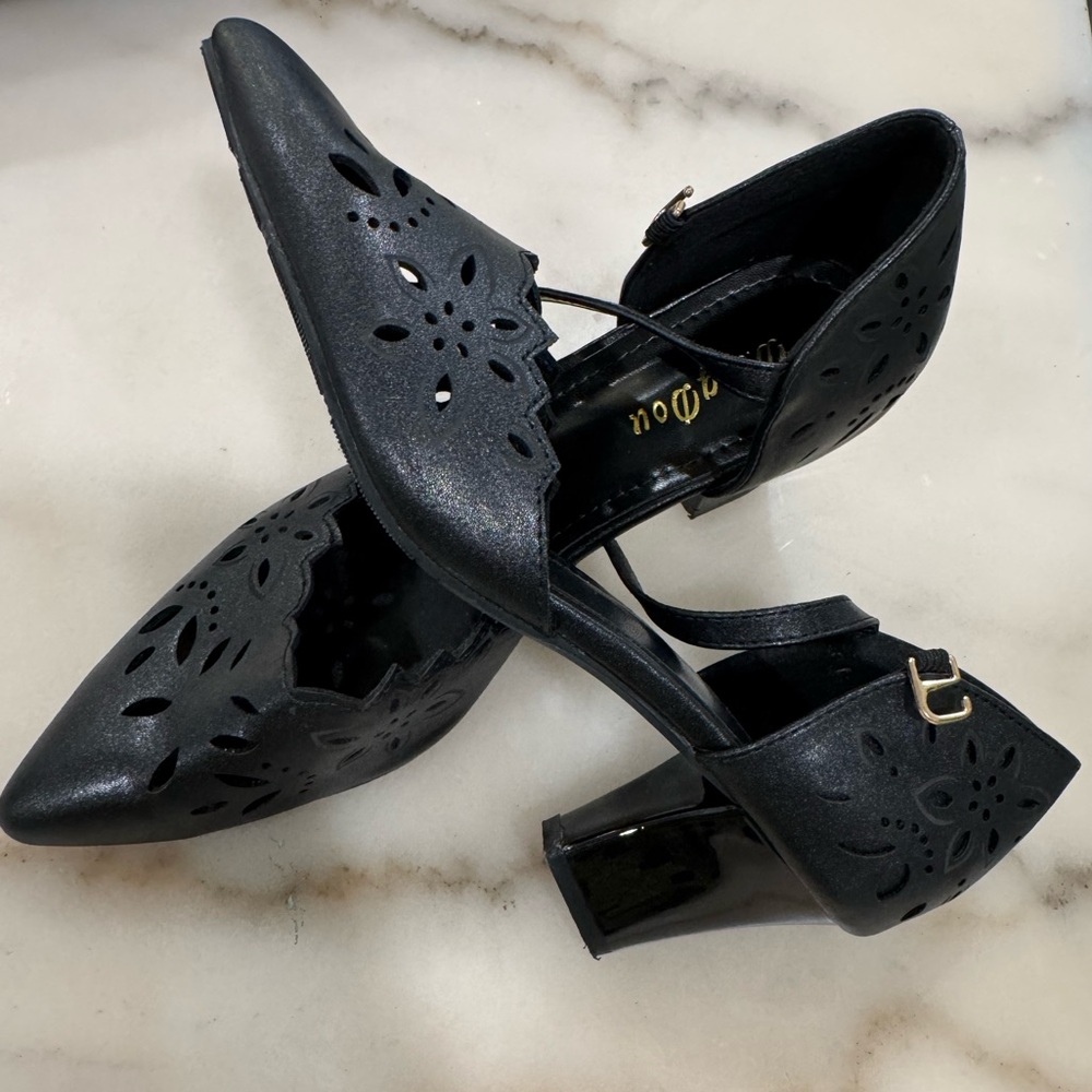 Chic Black Patent Leather Heels with Cutout Design